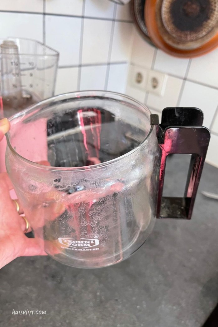 glazen koffiekan schoonmaken
